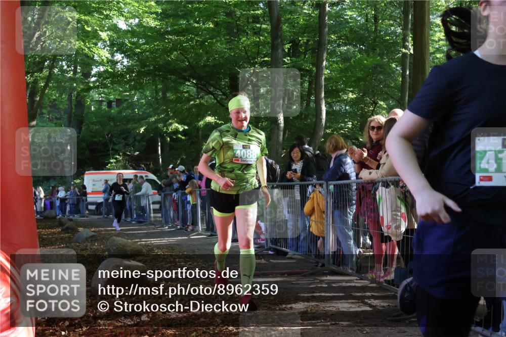 28.09.2025 - 33. Volkslauf durch das schöne Alstertal Strokosch-Dieckow http://msf.ph/oto/8962359 28.09.2025 10:57:42 Ziel 4088, 4103, 4119 meine-sportfotos.de