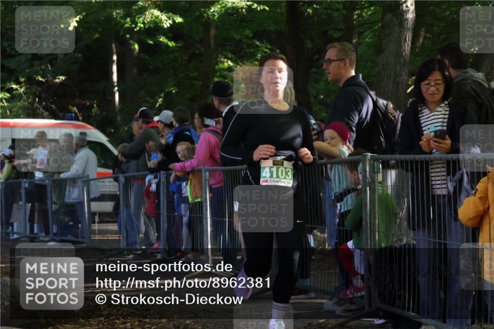 28.09.2025 - 33. Volkslauf durch das schöne Alstertal Strokosch-Dieckow http://msf.ph/oto/8962381 28.09.2025 10:57:45 Ziel 4103, 4127 meine-sportfotos.de