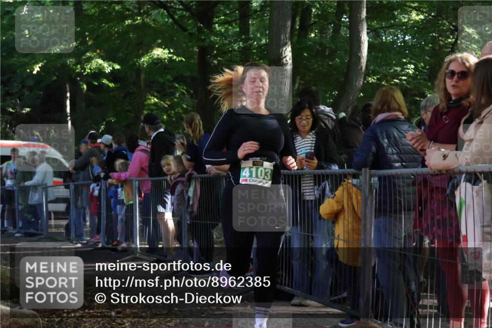 28.09.2025 - 33. Volkslauf durch das schöne Alstertal Strokosch-Dieckow http://msf.ph/oto/8962385 28.09.2025 10:57:46 Ziel 4103, 4127 meine-sportfotos.de