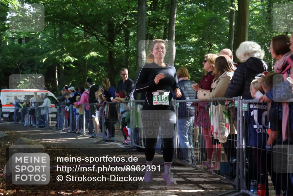 28.09.2025 - 33. Volkslauf durch das schöne Alstertal Strokosch-Dieckow http://msf.ph/oto/8962391 28.09.2025 10:57:46 Ziel 4103, 4127 meine-sportfotos.de