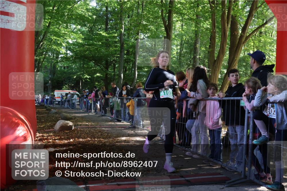 28.09.2025 - 33. Volkslauf durch das schöne Alstertal Strokosch-Dieckow http://msf.ph/oto/8962407 28.09.2025 10:57:47 Ziel 4054, 4103, 4127 meine-sportfotos.de