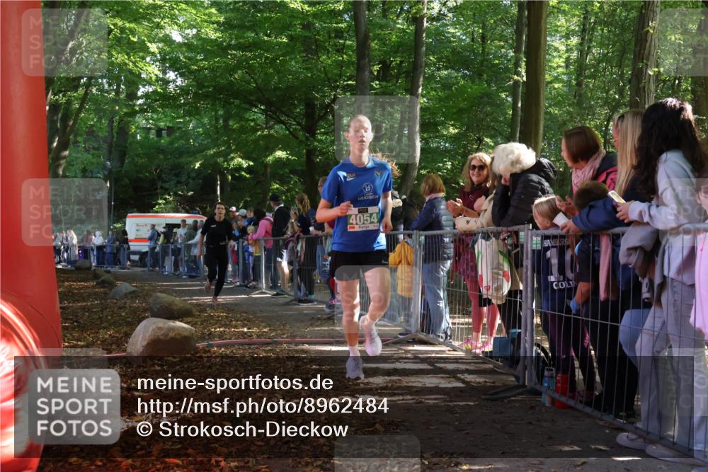 28.09.2025 - 33. Volkslauf durch das schöne Alstertal Strokosch-Dieckow http://msf.ph/oto/8962484 28.09.2025 10:57:56 Ziel 4054, 4076 meine-sportfotos.de