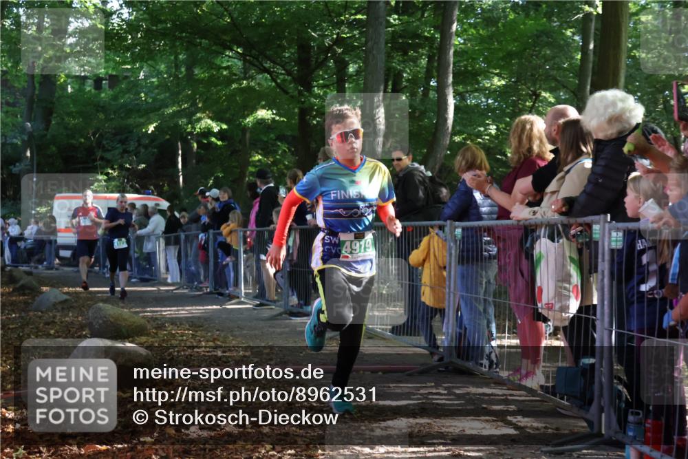28.09.2025 - 33. Volkslauf durch das schöne Alstertal Strokosch-Dieckow http://msf.ph/oto/8962531 28.09.2025 10:58:09 Ziel 4090, 4091, 4105, 4122, 4123, 4156, 4919 meine-sportfotos.de