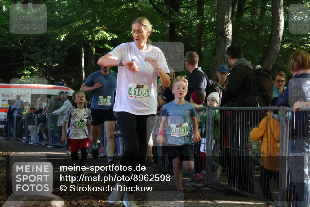 28.09.2025 - 33. Volkslauf durch das schöne Alstertal Strokosch-Dieckow http://msf.ph/oto/8962598 28.09.2025 10:58:17 Ziel 4090, 4091, 4105, 4122 meine-sportfotos.de