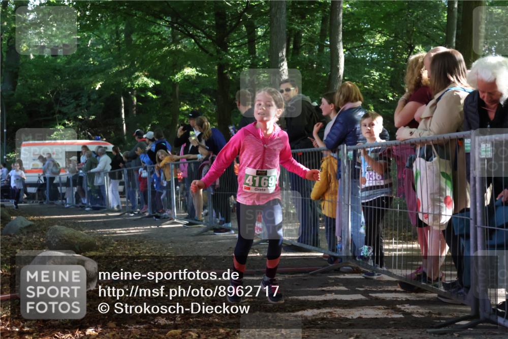 28.09.2025 - 33. Volkslauf durch das schöne Alstertal Strokosch-Dieckow http://msf.ph/oto/8962717 28.09.2025 10:58:40 Ziel 4095, 4169 meine-sportfotos.de