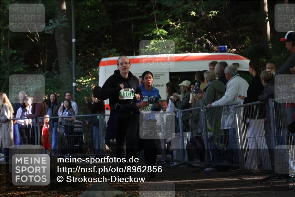 28.09.2025 - 33. Volkslauf durch das schöne Alstertal Strokosch-Dieckow http://msf.ph/oto/8962856 28.09.2025 10:59:07 Ziel 4101, 4102, 4917 meine-sportfotos.de