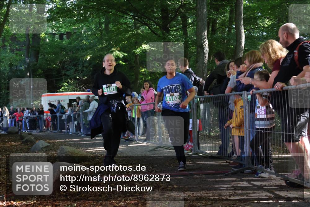 28.09.2025 - 33. Volkslauf durch das schöne Alstertal Strokosch-Dieckow http://msf.ph/oto/8962873 28.09.2025 10:59:11 Ziel 4101, 4102, 4917 meine-sportfotos.de
