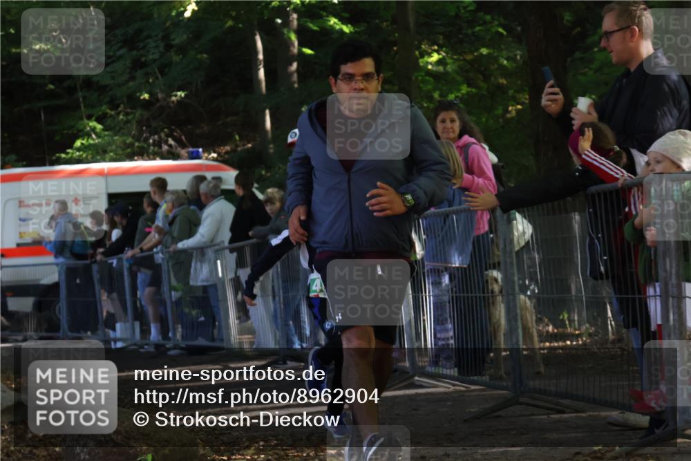 28.09.2025 - 33. Volkslauf durch das schöne Alstertal Strokosch-Dieckow http://msf.ph/oto/8962904 28.09.2025 10:59:52 Ziel 4028, 4099 meine-sportfotos.de