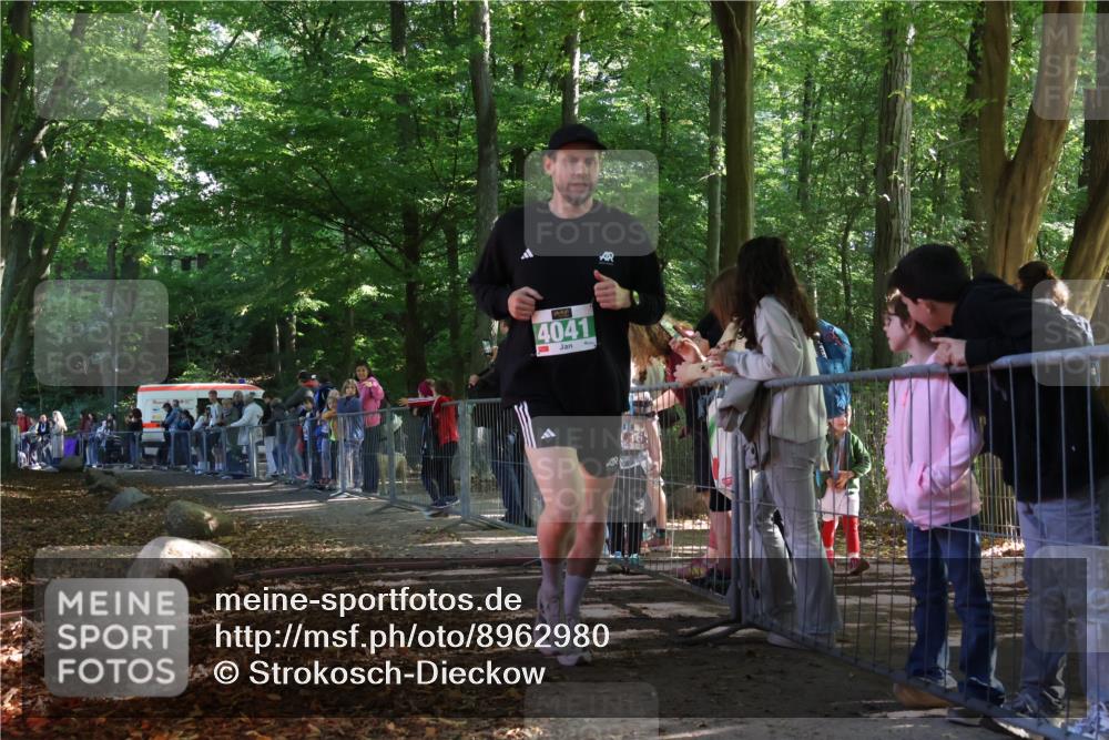 28.09.2025 - 33. Volkslauf durch das schöne Alstertal Strokosch-Dieckow http://msf.ph/oto/8962980 28.09.2025 11:00:35 Ziel 4041 meine-sportfotos.de