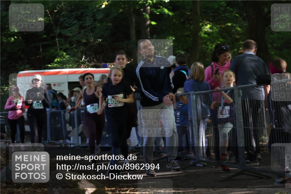 28.09.2025 - 33. Volkslauf durch das schöne Alstertal Strokosch-Dieckow http://msf.ph/oto/8962994 28.09.2025 11:01:10 Ziel 4070, 4086, 4171, 4174, 4178, 4179 meine-sportfotos.de