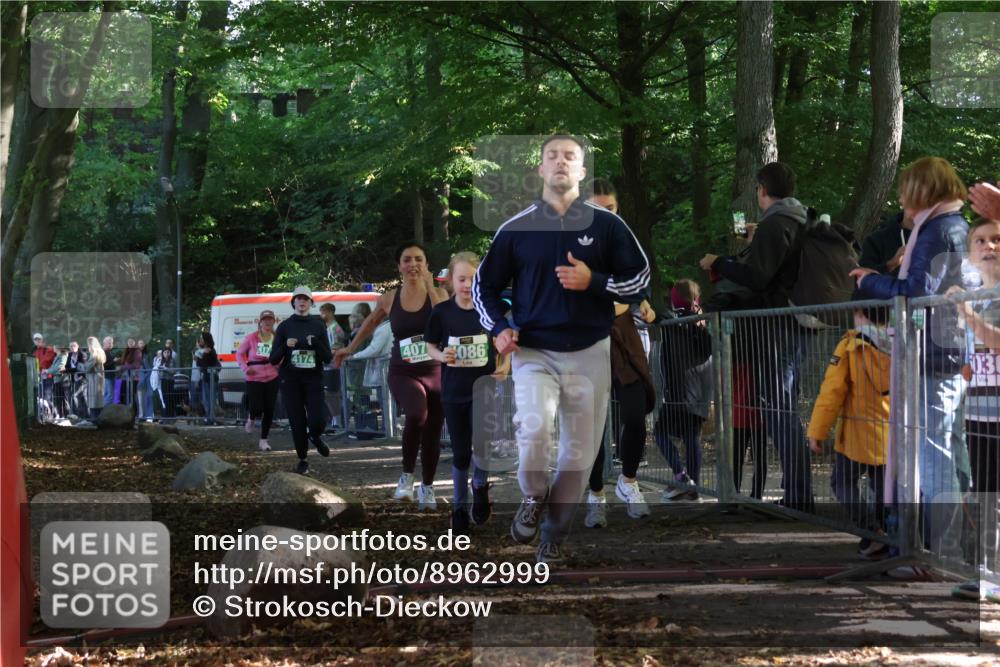 28.09.2025 - 33. Volkslauf durch das schöne Alstertal Strokosch-Dieckow http://msf.ph/oto/8962999 28.09.2025 11:01:11 Ziel 4070, 4086, 4171, 4174, 4178, 4179 meine-sportfotos.de