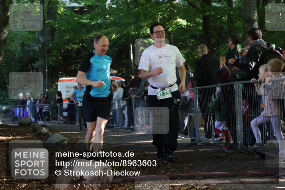 28.09.2025 - 33. Volkslauf durch das schöne Alstertal Strokosch-Dieckow http://msf.ph/oto/8963603 28.09.2025 11:05:41 Ziel 4085, 4139 meine-sportfotos.de