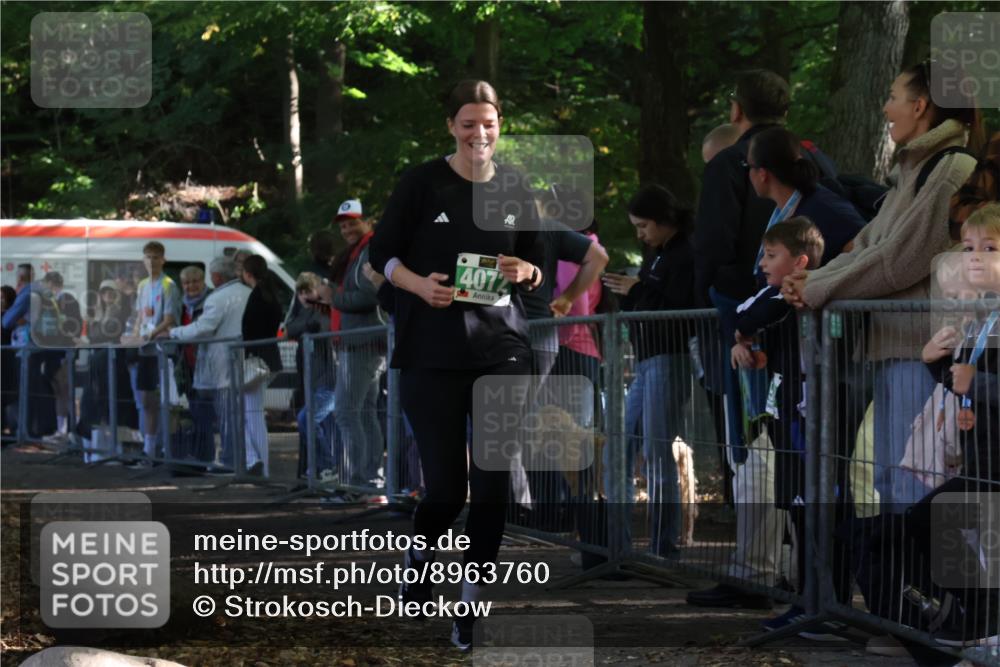 28.09.2025 - 33. Volkslauf durch das schöne Alstertal Strokosch-Dieckow http://msf.ph/oto/8963760 28.09.2025 11:07:26 Ziel 4072 meine-sportfotos.de