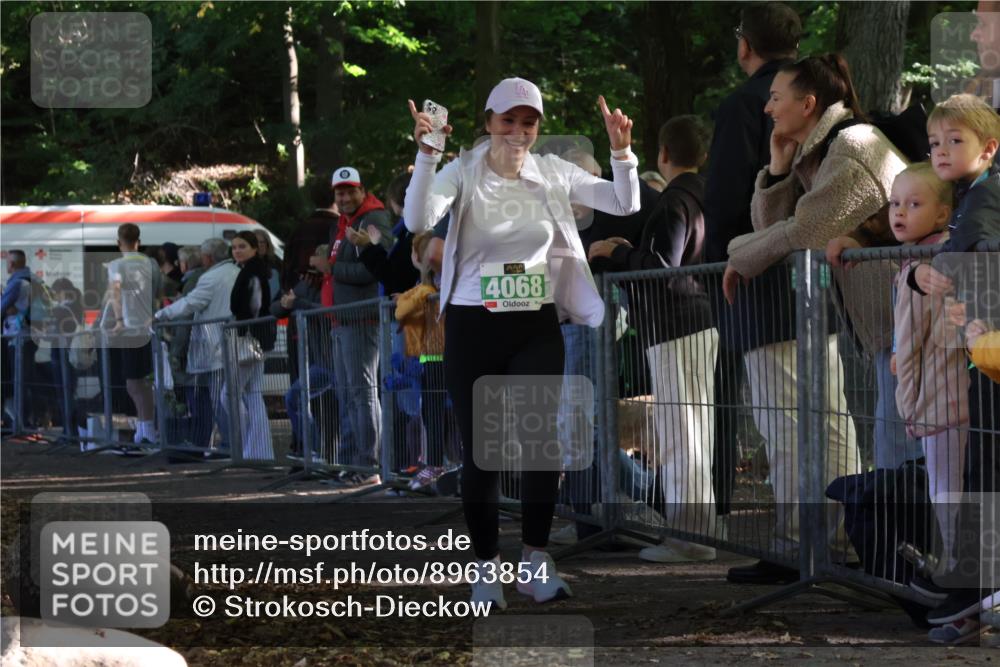 28.09.2025 - 33. Volkslauf durch das schöne Alstertal Strokosch-Dieckow http://msf.ph/oto/8963854 28.09.2025 11:08:40 Ziel 4068 meine-sportfotos.de
