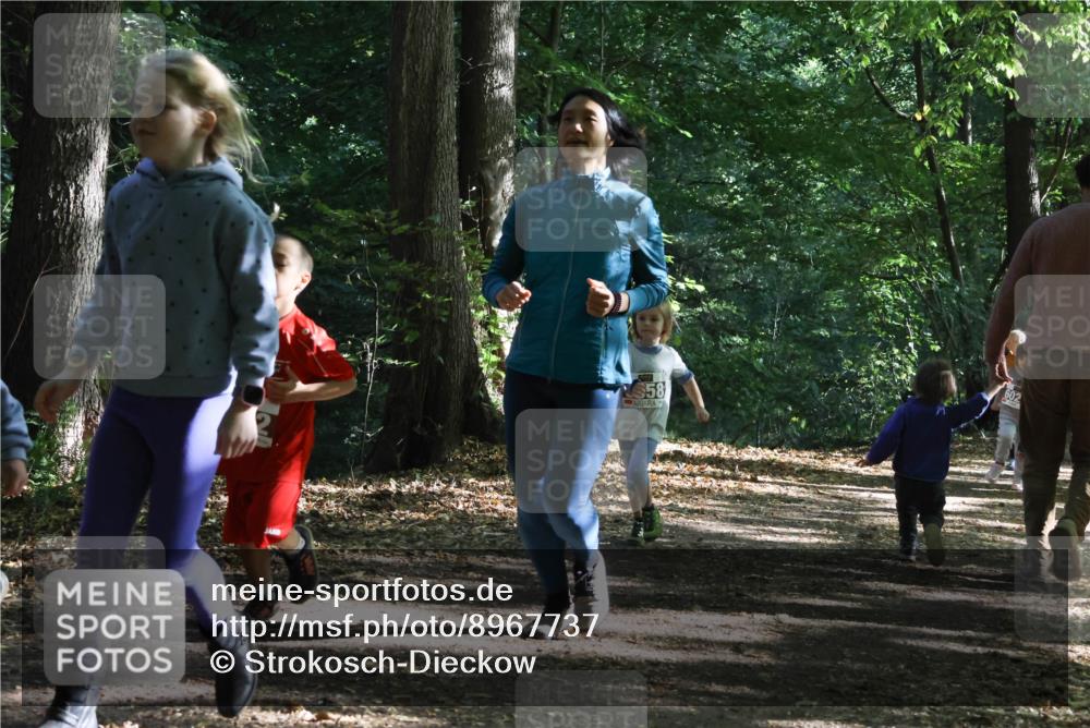 28.09.2025 - 33. Volkslauf durch das schöne Alstertal Strokosch-Dieckow http://msf.ph/oto/8967737 28.09.2025 10:42:03 Laufen 58, 602 meine-sportfotos.de