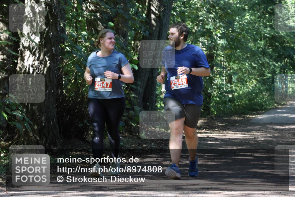 28.09.2025 - 33. Volkslauf durch das schöne Alstertal Strokosch-Dieckow http://msf.ph/oto/8974808 28.09.2025 13:03:07 Laufen 2547, 2548 meine-sportfotos.de