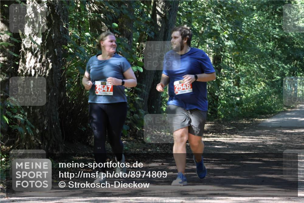 28.09.2025 - 33. Volkslauf durch das schöne Alstertal Strokosch-Dieckow http://msf.ph/oto/8974809 28.09.2025 13:03:07 Laufen 2547, 2548 meine-sportfotos.de