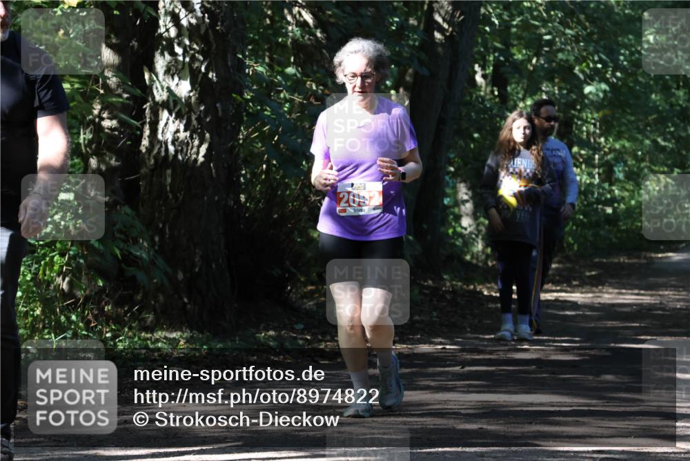 28.09.2025 - 33. Volkslauf durch das schöne Alstertal Strokosch-Dieckow http://msf.ph/oto/8974822 28.09.2025 13:04:16 Laufen 2092 meine-sportfotos.de