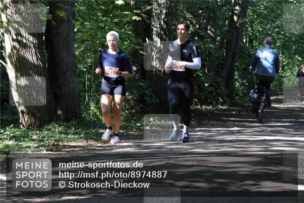 28.09.2025 - 33. Volkslauf durch das schöne Alstertal Strokosch-Dieckow http://msf.ph/oto/8974887 28.09.2025 13:17:31 Laufen 247 meine-sportfotos.de