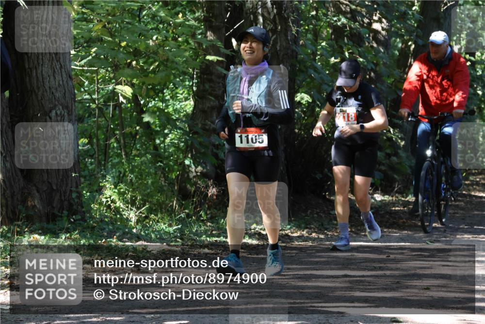 28.09.2025 - 33. Volkslauf durch das schöne Alstertal Strokosch-Dieckow http://msf.ph/oto/8974900 28.09.2025 13:21:52 Laufen 1105, 2218 meine-sportfotos.de