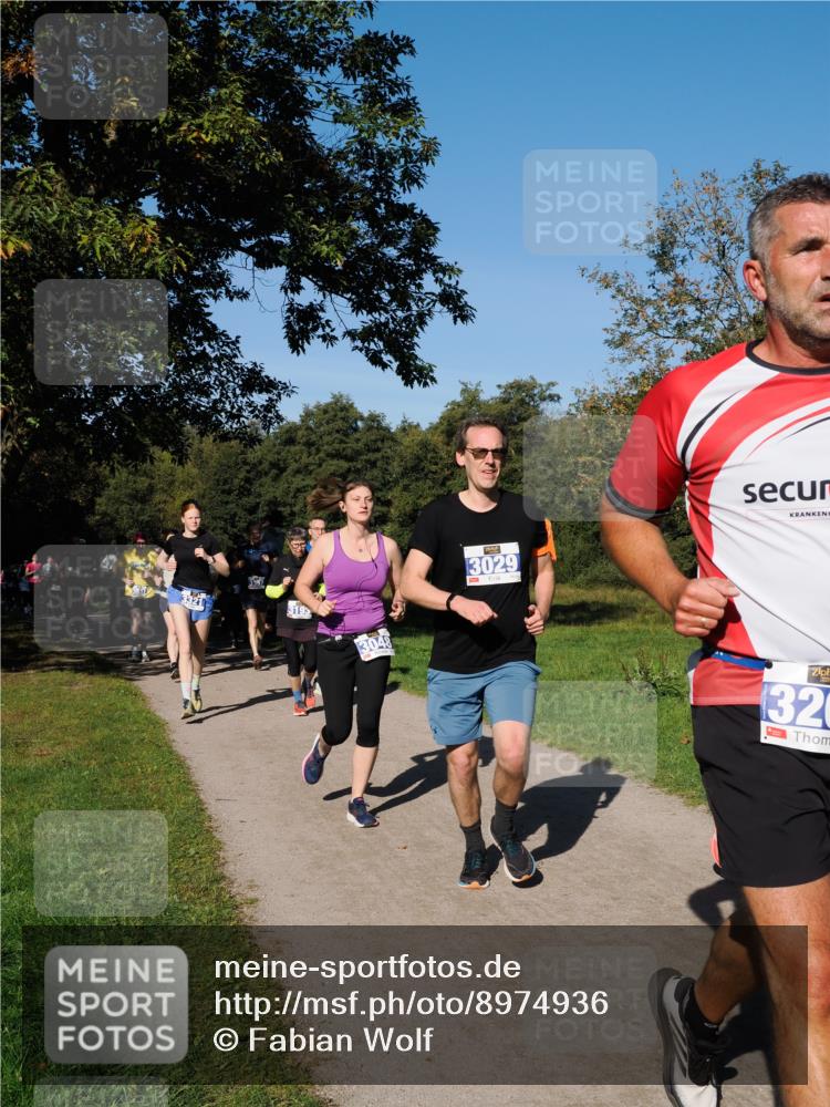 28.09.2025 - 33. Volkslauf durch das schöne Alstertal Fabian Wolf http://msf.ph/oto/8974936 28.09.2025 10:35:32 Laufen 3321, 3048, 3029, 320 meine-sportfotos.de