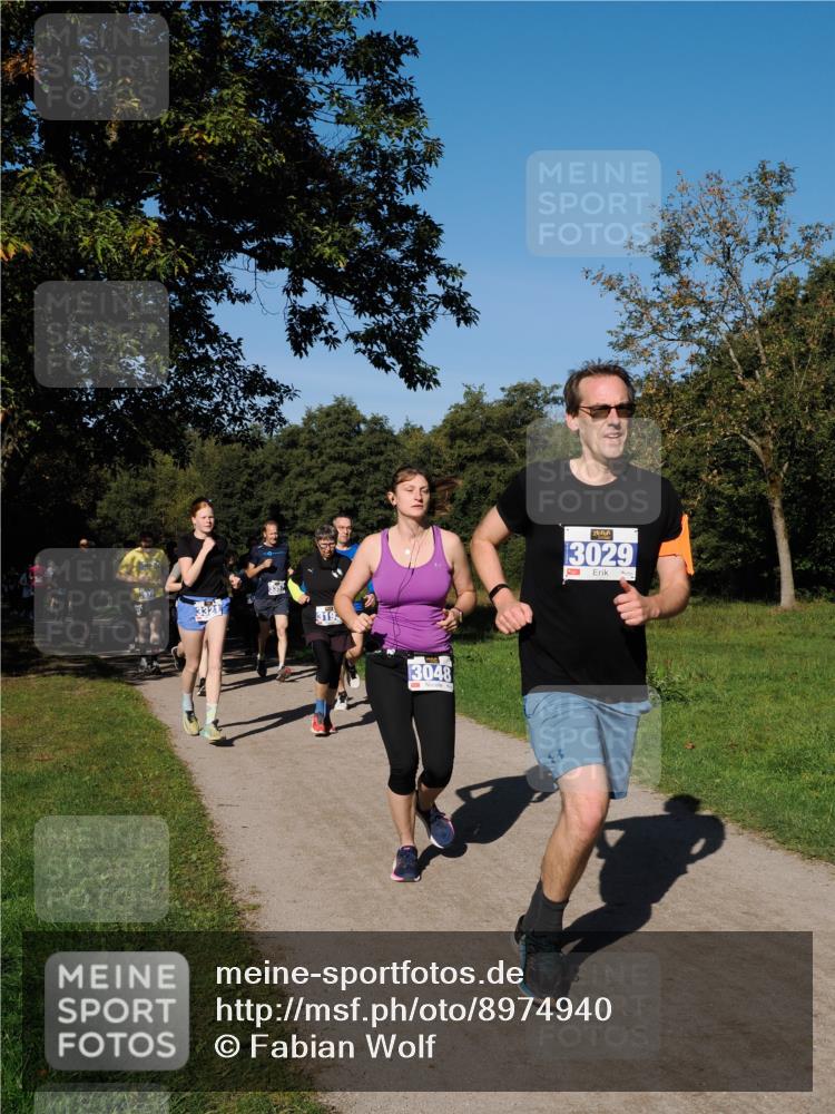 28.09.2025 - 33. Volkslauf durch das schöne Alstertal Fabian Wolf http://msf.ph/oto/8974940 28.09.2025 10:35:32 Laufen 3321, 3048, 3029 meine-sportfotos.de
