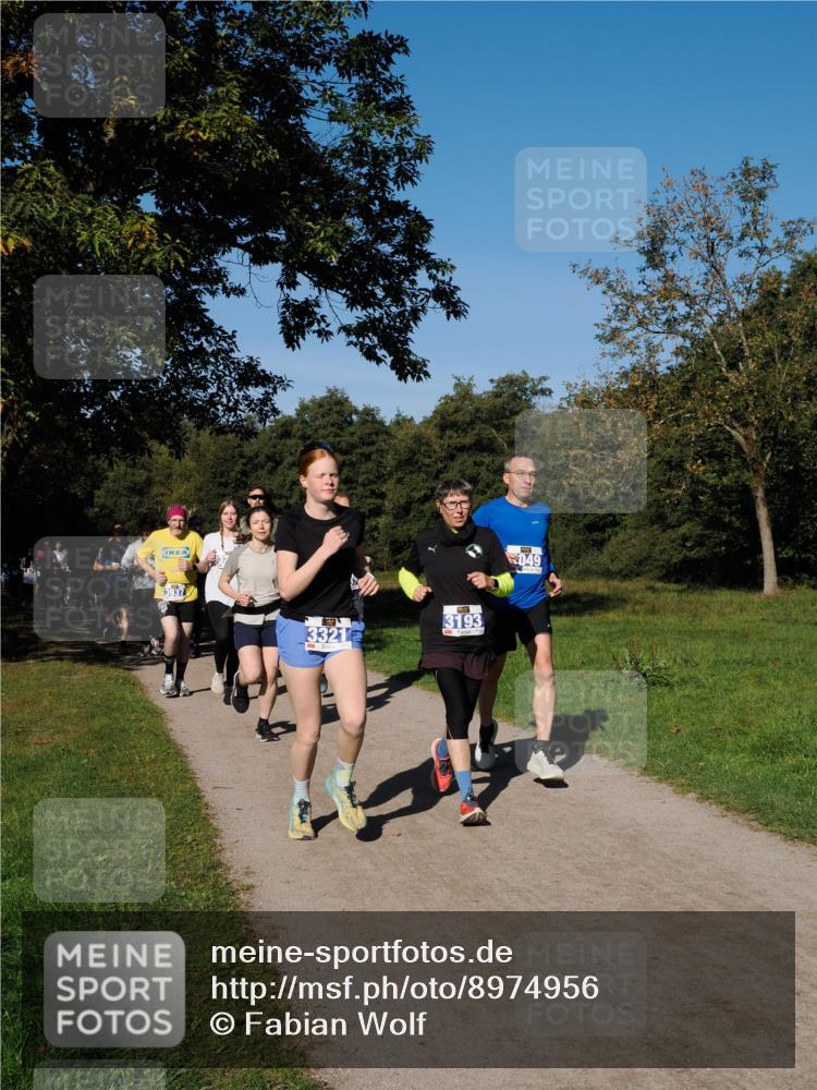 28.09.2025 - 33. Volkslauf durch das schöne Alstertal Fabian Wolf http://msf.ph/oto/8974956 28.09.2025 10:35:34 Laufen 3937, 3321, 3193, 049 meine-sportfotos.de