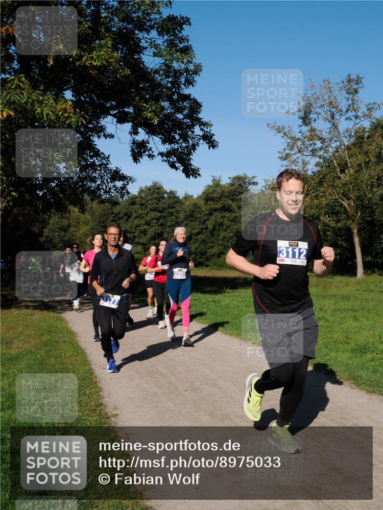 28.09.2025 - 33. Volkslauf durch das schöne Alstertal Fabian Wolf http://msf.ph/oto/8975033 28.09.2025 10:35:43 Laufen 3177, 3355, 3112 meine-sportfotos.de