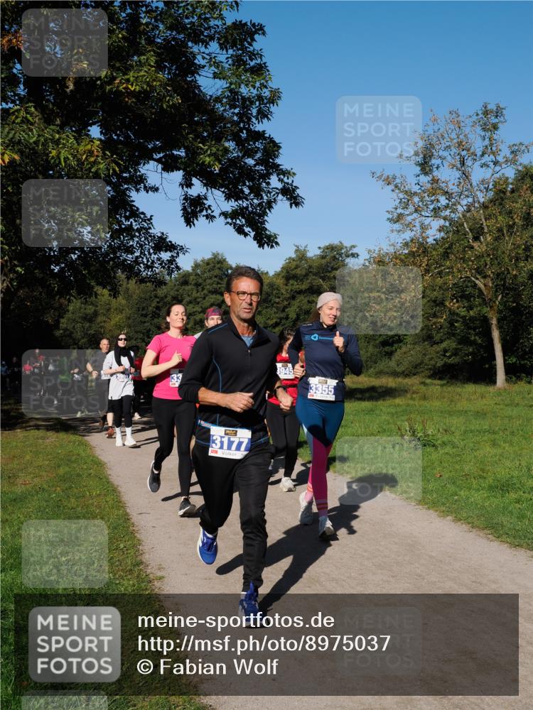28.09.2025 - 33. Volkslauf durch das schöne Alstertal Fabian Wolf http://msf.ph/oto/8975037 28.09.2025 10:35:44 Laufen 3177, 3945, 3355 meine-sportfotos.de