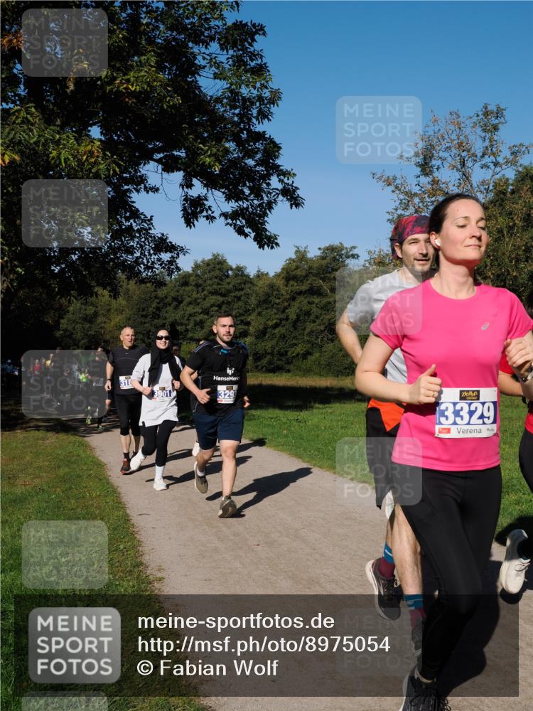 28.09.2025 - 33. Volkslauf durch das schöne Alstertal Fabian Wolf http://msf.ph/oto/8975054 28.09.2025 10:35:46 Laufen 3901, 3293, 3329 meine-sportfotos.de