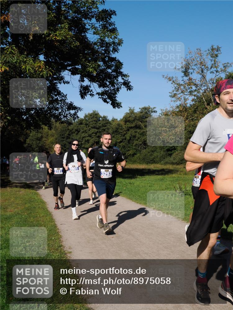 28.09.2025 - 33. Volkslauf durch das schöne Alstertal Fabian Wolf http://msf.ph/oto/8975058 28.09.2025 10:35:46 Laufen 3181, 3901, 3293, 20 meine-sportfotos.de