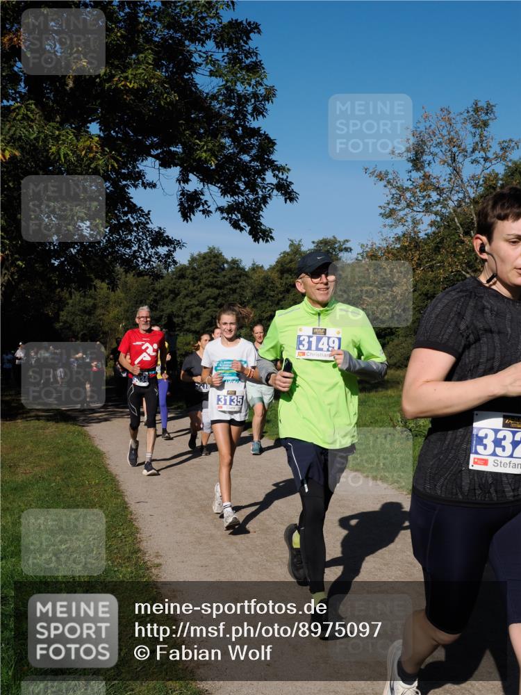 28.09.2025 - 33. Volkslauf durch das schöne Alstertal Fabian Wolf http://msf.ph/oto/8975097 28.09.2025 10:35:53 Laufen 3135, 3149, 131113, 1332 meine-sportfotos.de