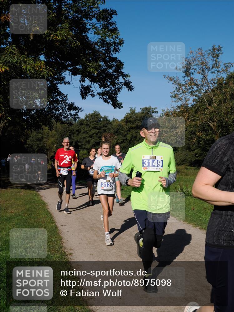 28.09.2025 - 33. Volkslauf durch das schöne Alstertal Fabian Wolf http://msf.ph/oto/8975098 28.09.2025 10:35:53 Laufen 3034, 3135, 3149 meine-sportfotos.de