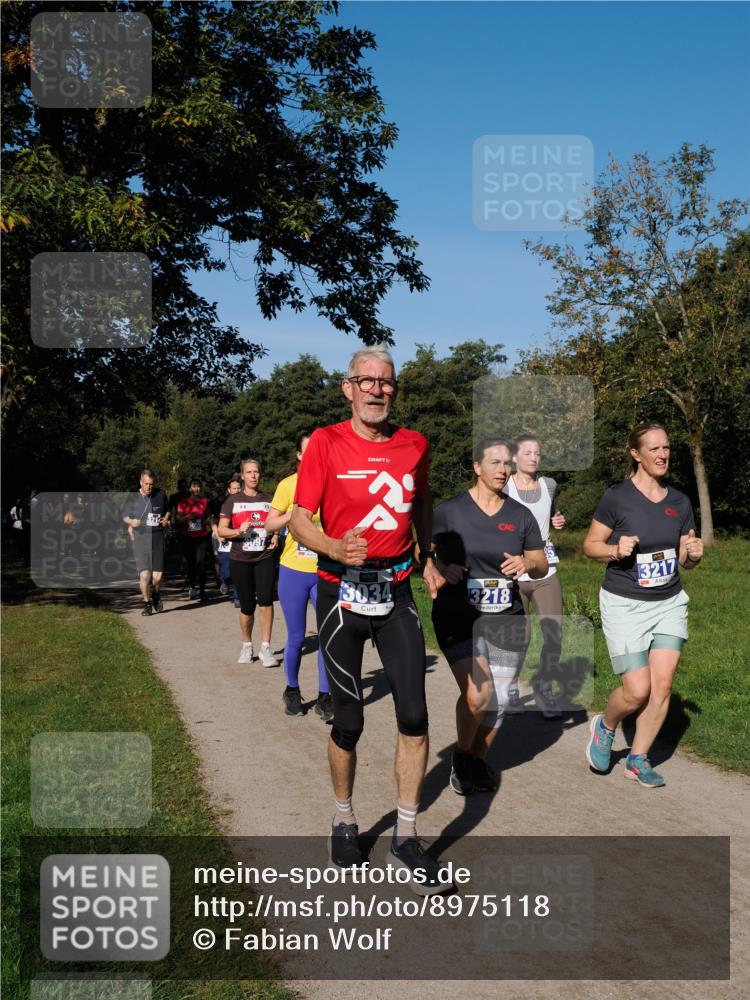 28.09.2025 - 33. Volkslauf durch das schöne Alstertal Fabian Wolf http://msf.ph/oto/8975118 28.09.2025 10:35:55 Laufen 097, 3034, 3218, 3217 meine-sportfotos.de