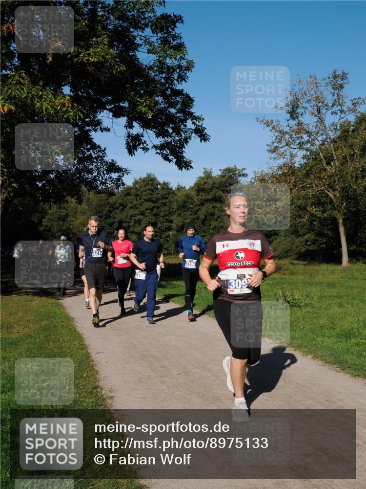 28.09.2025 - 33. Volkslauf durch das schöne Alstertal Fabian Wolf http://msf.ph/oto/8975133 28.09.2025 10:35:57 Laufen 3214, 3198, 1309 meine-sportfotos.de