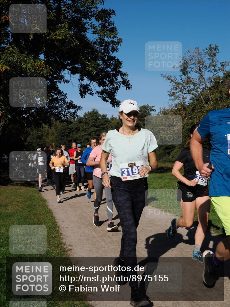 28.09.2025 - 33. Volkslauf durch das schöne Alstertal Fabian Wolf http://msf.ph/oto/8975155 28.09.2025 10:36:02 Laufen 3410, 319, 3294 meine-sportfotos.de