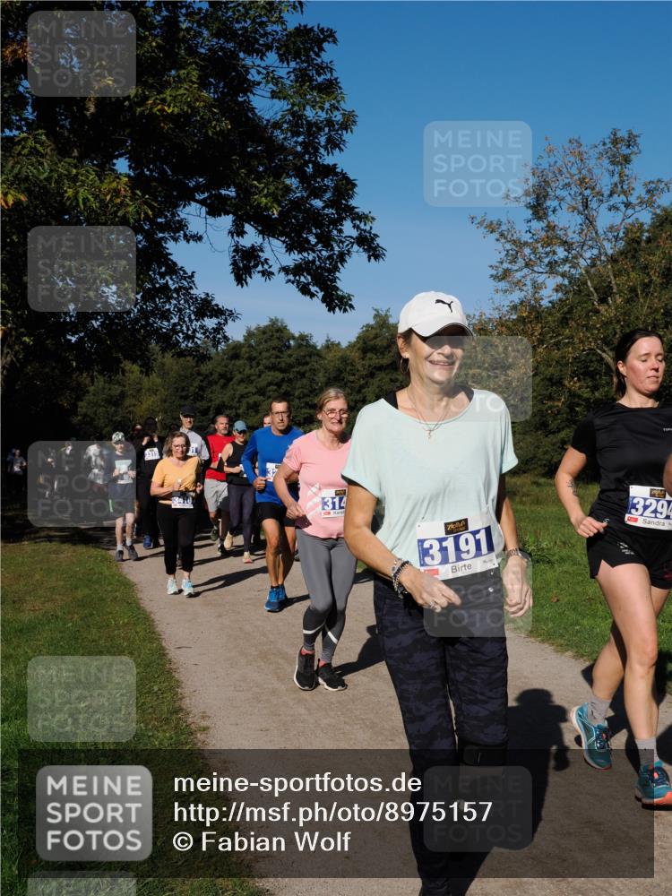 28.09.2025 - 33. Volkslauf durch das schöne Alstertal Fabian Wolf http://msf.ph/oto/8975157 28.09.2025 10:36:02 Laufen 3315, 3410, 314, 3191, 3294 meine-sportfotos.de