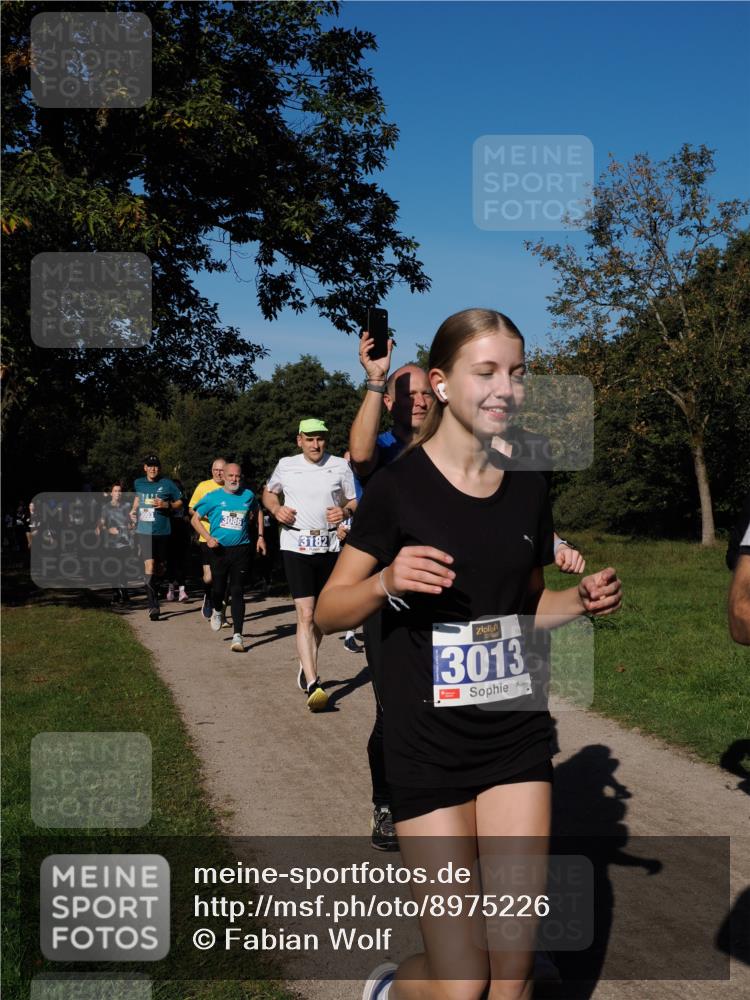 28.09.2025 - 33. Volkslauf durch das schöne Alstertal Fabian Wolf http://msf.ph/oto/8975226 28.09.2025 10:36:10 Laufen 3086, 3182, 3013 meine-sportfotos.de