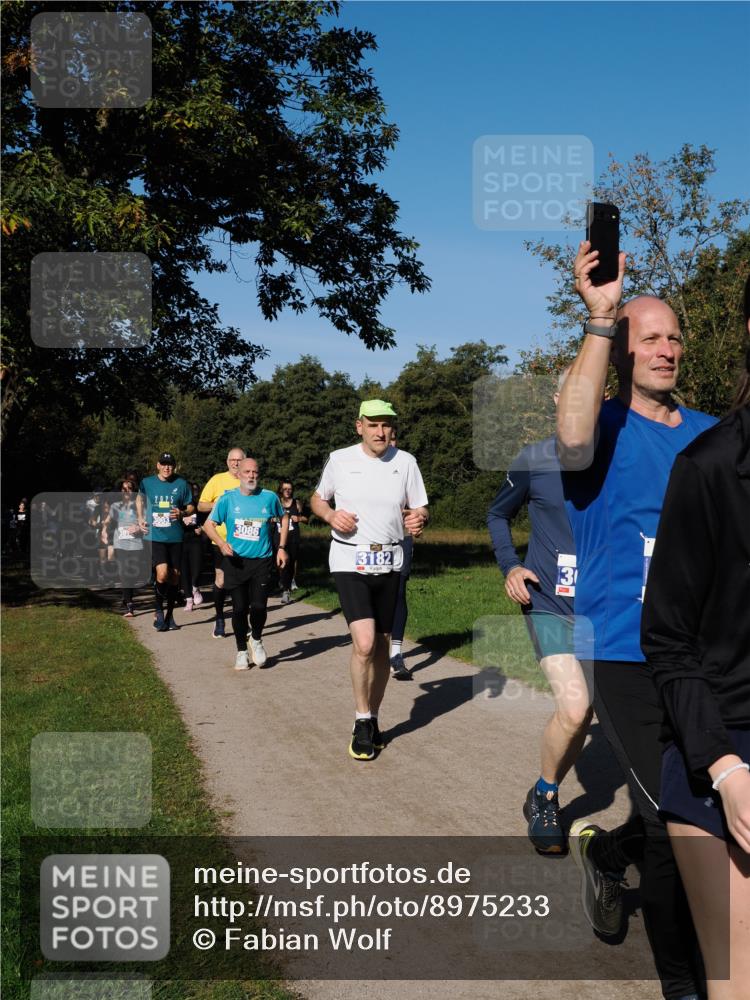 28.09.2025 - 33. Volkslauf durch das schöne Alstertal Fabian Wolf http://msf.ph/oto/8975233 28.09.2025 10:36:11 Laufen 3182, 320 meine-sportfotos.de