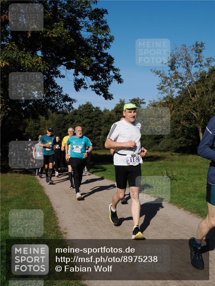 28.09.2025 - 33. Volkslauf durch das schöne Alstertal Fabian Wolf http://msf.ph/oto/8975238 28.09.2025 10:36:11 Laufen 3012, 2, 0, 2, 5, 3086, 3182 meine-sportfotos.de