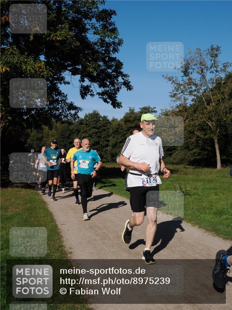 28.09.2025 - 33. Volkslauf durch das schöne Alstertal Fabian Wolf http://msf.ph/oto/8975239 28.09.2025 10:36:11 Laufen 3012, 003, 3086, 3182 meine-sportfotos.de