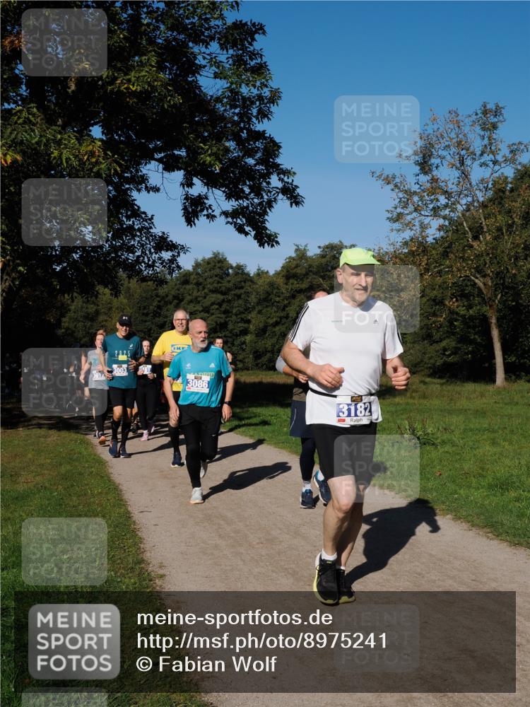 28.09.2025 - 33. Volkslauf durch das schöne Alstertal Fabian Wolf http://msf.ph/oto/8975241 28.09.2025 10:36:12 Laufen 2, 0, 25, 3003, 3086, 3182 meine-sportfotos.de