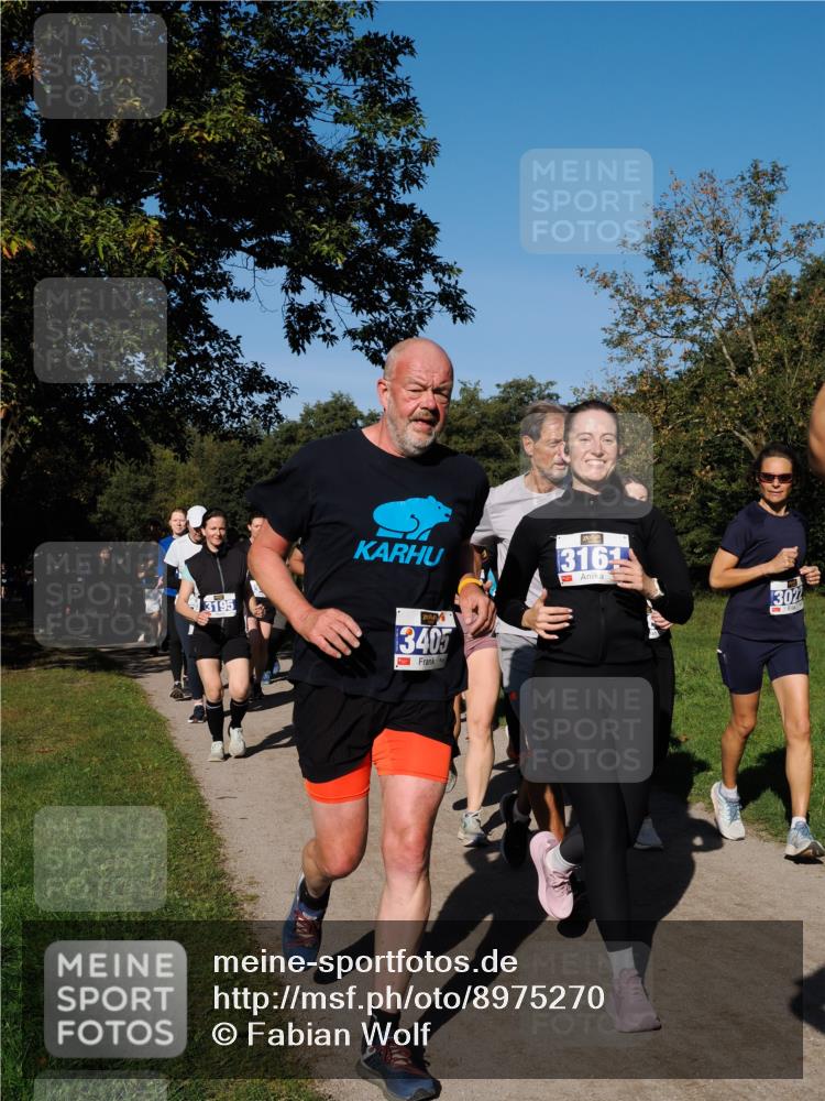 28.09.2025 - 33. Volkslauf durch das schöne Alstertal Fabian Wolf http://msf.ph/oto/8975270 28.09.2025 10:36:16 Laufen 3195, 3405, 316, 302 meine-sportfotos.de