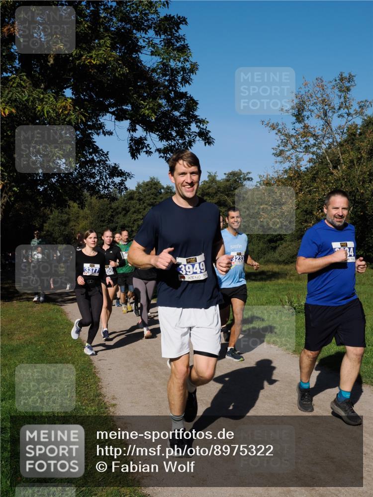 28.09.2025 - 33. Volkslauf durch das schöne Alstertal Fabian Wolf http://msf.ph/oto/8975322 28.09.2025 10:36:21 Laufen 3377, 150, 3949, 3233, 34 meine-sportfotos.de