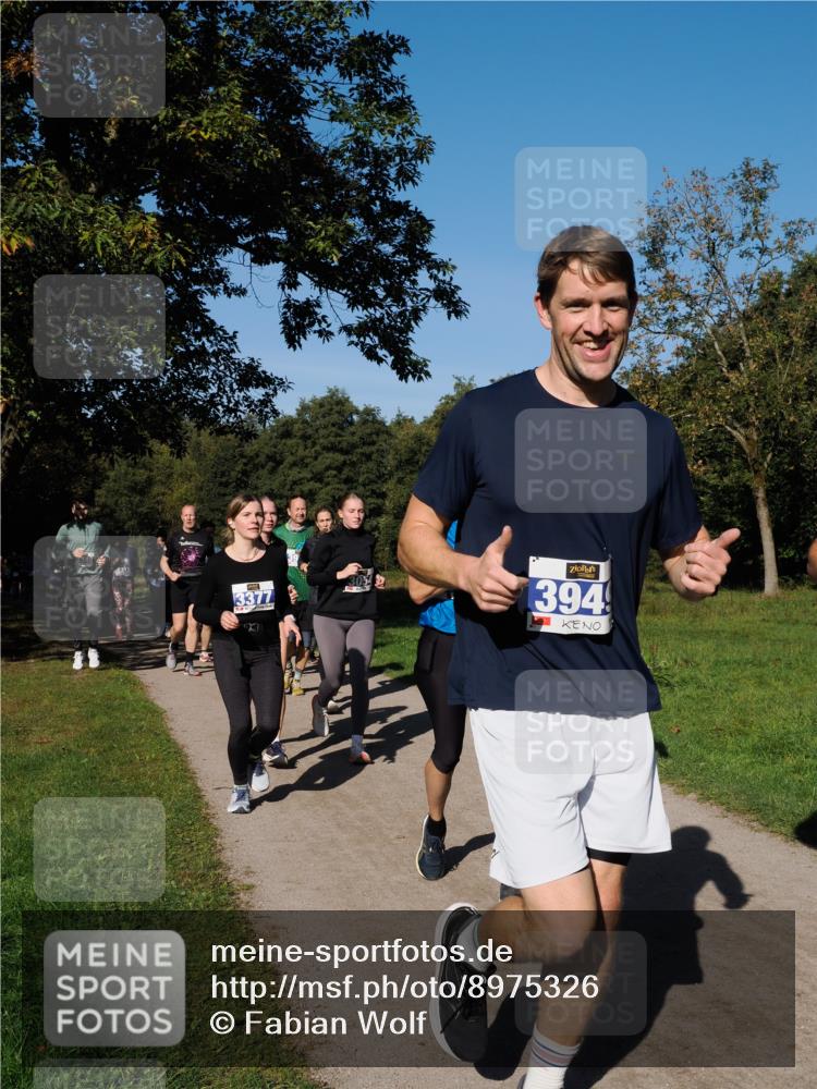 28.09.2025 - 33. Volkslauf durch das schöne Alstertal Fabian Wolf http://msf.ph/oto/8975326 28.09.2025 10:36:22 Laufen 3054, 3377, 394 meine-sportfotos.de