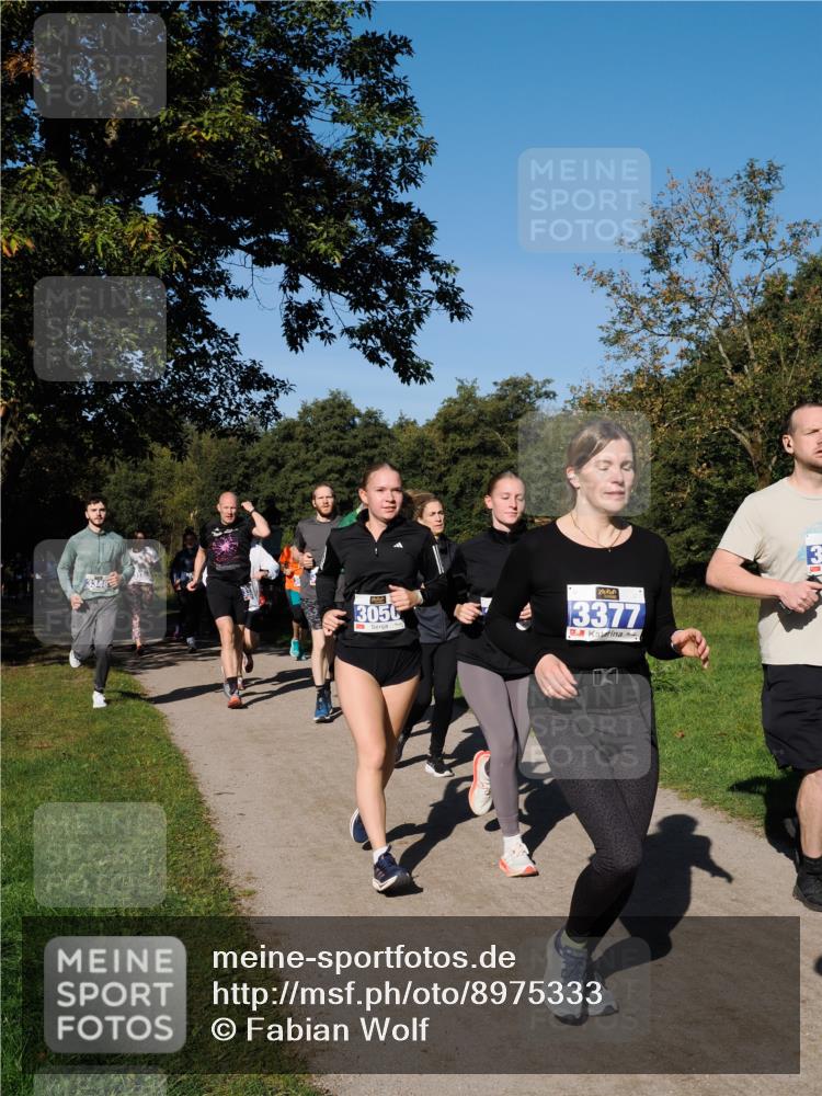 28.09.2025 - 33. Volkslauf durch das schöne Alstertal Fabian Wolf http://msf.ph/oto/8975333 28.09.2025 10:36:23 Laufen 3348, 3050, 3377 meine-sportfotos.de