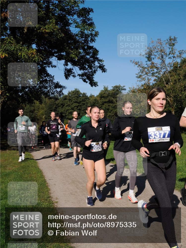 28.09.2025 - 33. Volkslauf durch das schöne Alstertal Fabian Wolf http://msf.ph/oto/8975335 28.09.2025 10:36:23 Laufen 3348, 3050, 30, 3377 meine-sportfotos.de