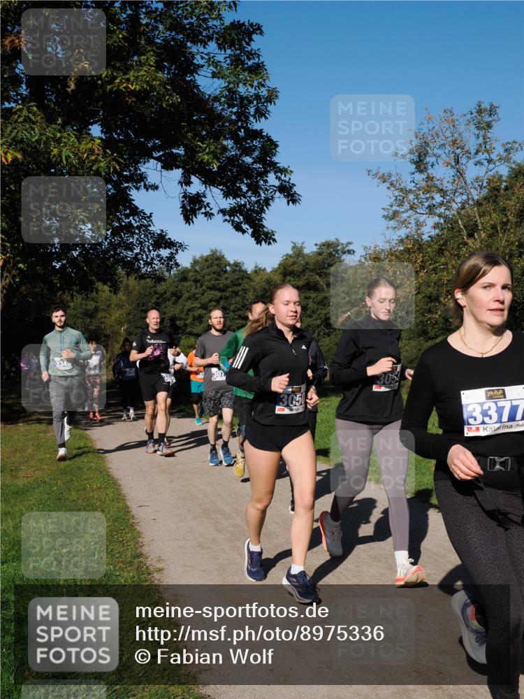 28.09.2025 - 33. Volkslauf durch das schöne Alstertal Fabian Wolf http://msf.ph/oto/8975336 28.09.2025 10:36:23 Laufen 3123, 13050, 3377 meine-sportfotos.de
