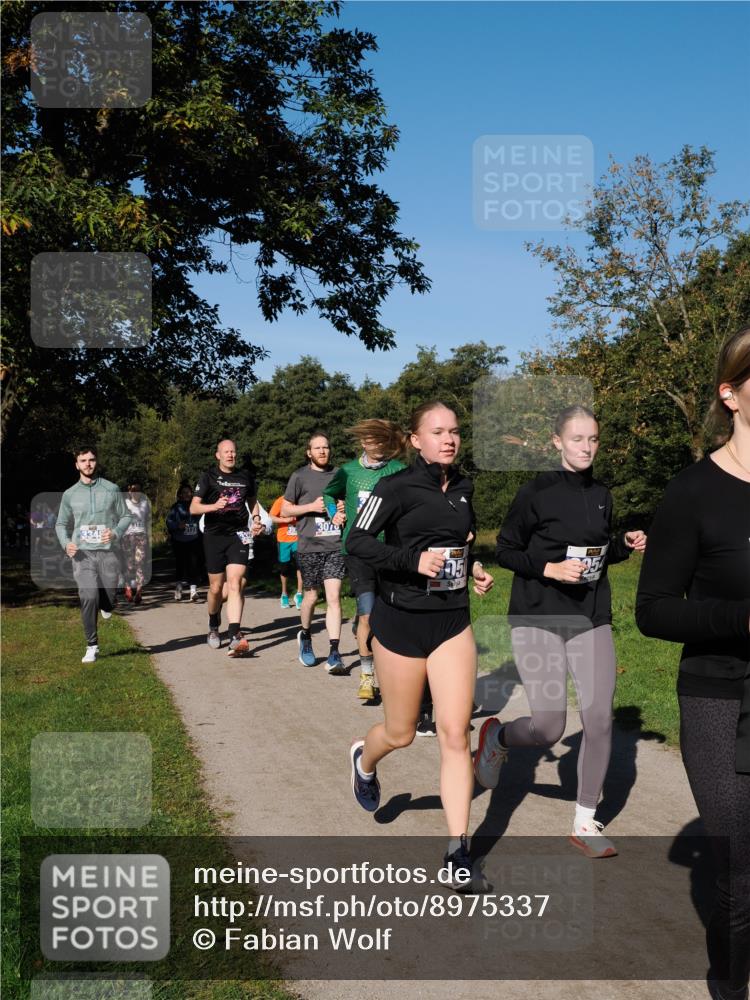 28.09.2025 - 33. Volkslauf durch das schöne Alstertal Fabian Wolf http://msf.ph/oto/8975337 28.09.2025 10:36:23 Laufen 323, 75, 95 meine-sportfotos.de