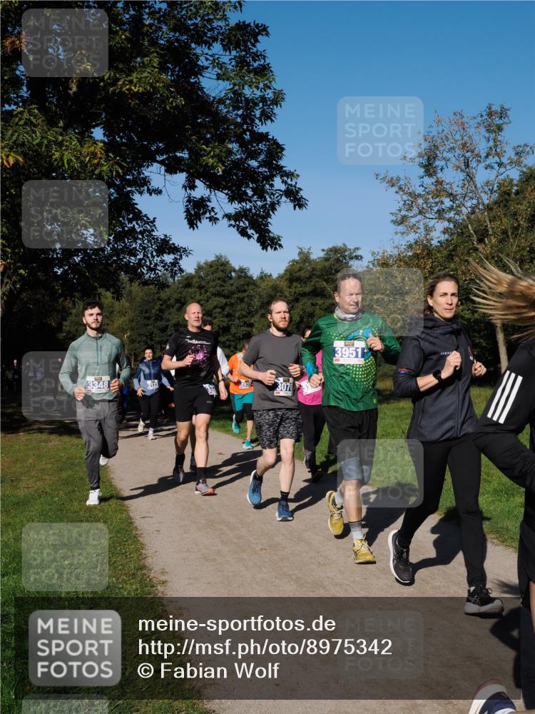 28.09.2025 - 33. Volkslauf durch das schöne Alstertal Fabian Wolf http://msf.ph/oto/8975342 28.09.2025 10:36:24 Laufen 3348, 3123, 3070, 3951 meine-sportfotos.de